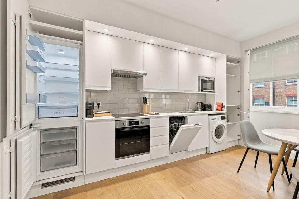 The Maple l 2 bed l Lower Marsh Waterloo Apartment in City of Westminster
