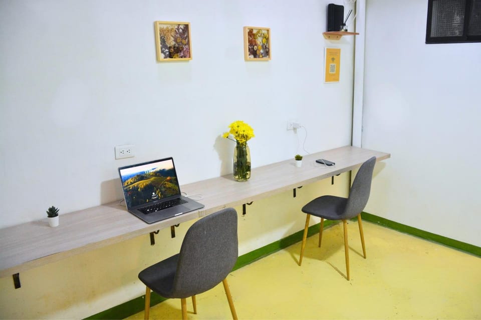 Seating area, Area and facilities, Area and facilities