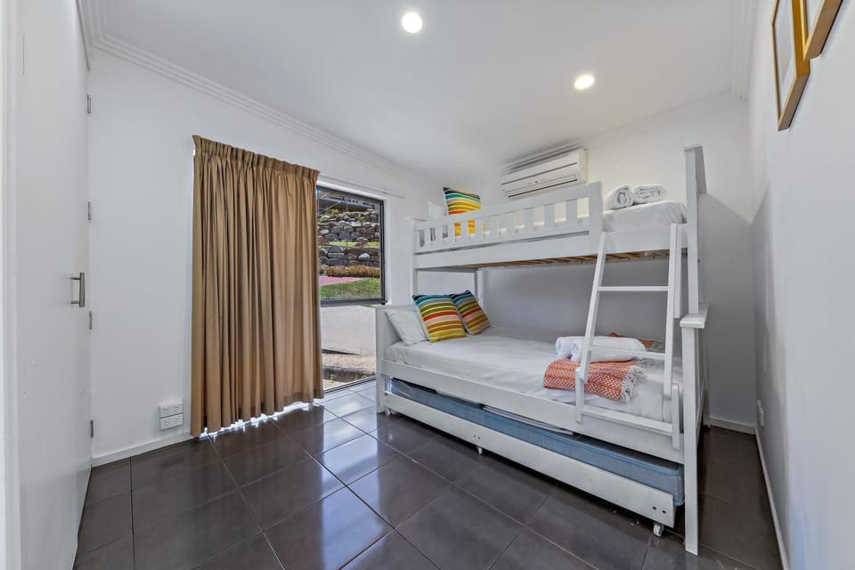 Bedroom, air conditioner