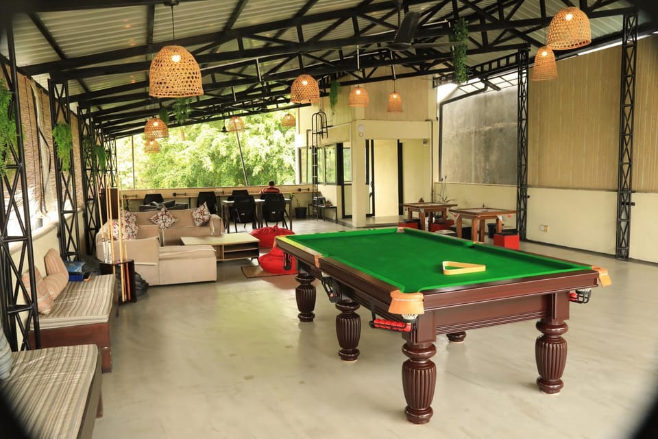 Billiard, Game Room
