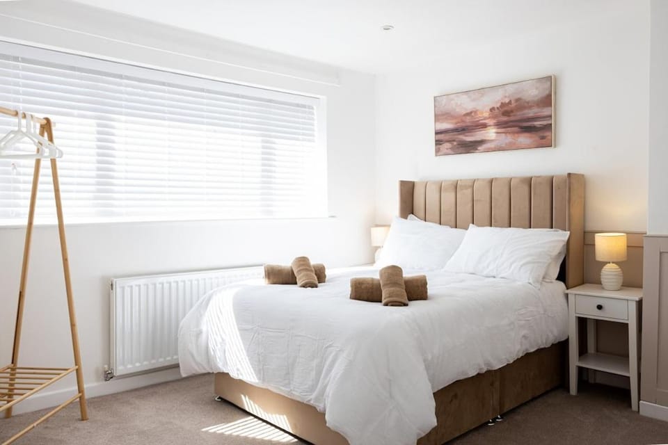Luxury 5 Bedroom 5 En-suite Home House in Salford
