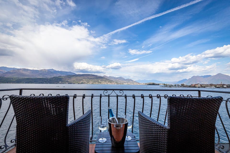 Balcony/Terrace, Lake view, Mountain view