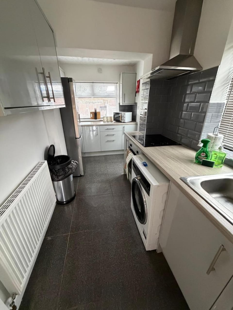 Kitchen or kitchenette, heating, heating, internet, oven, stove, toaster, washing machine