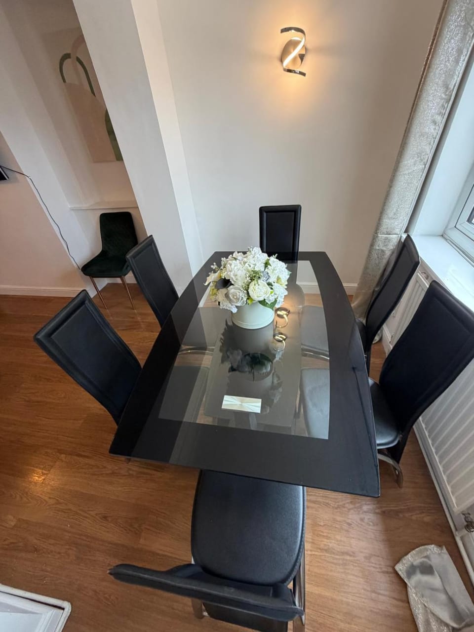 Seating area, Dining area