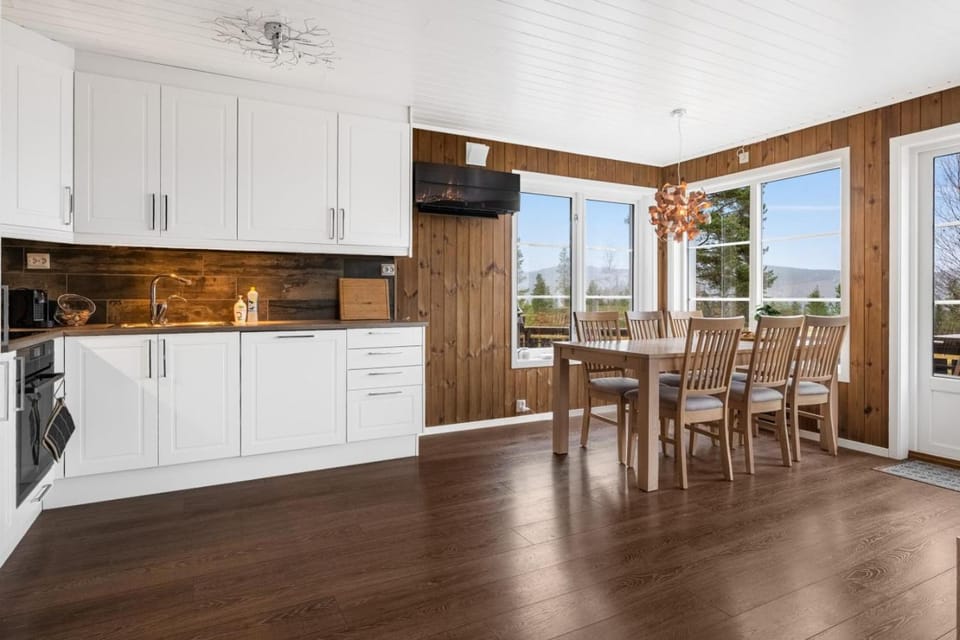 Kitchen or kitchenette, Dining area, dishwasher, oven, stove