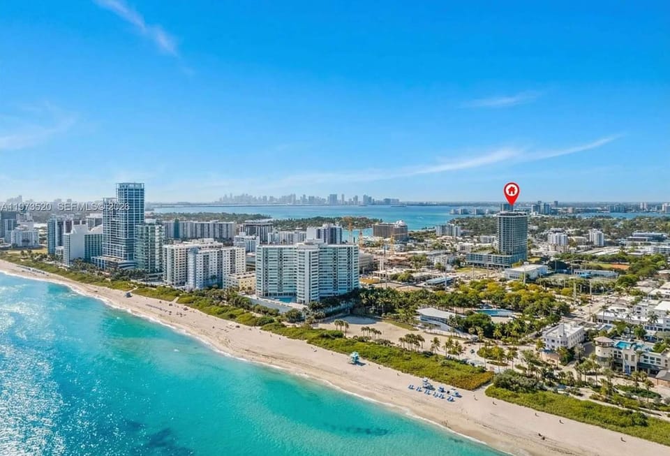 Miami Beach Luxury Stay Balcony Sea Views & Pool House in Miami Beach
