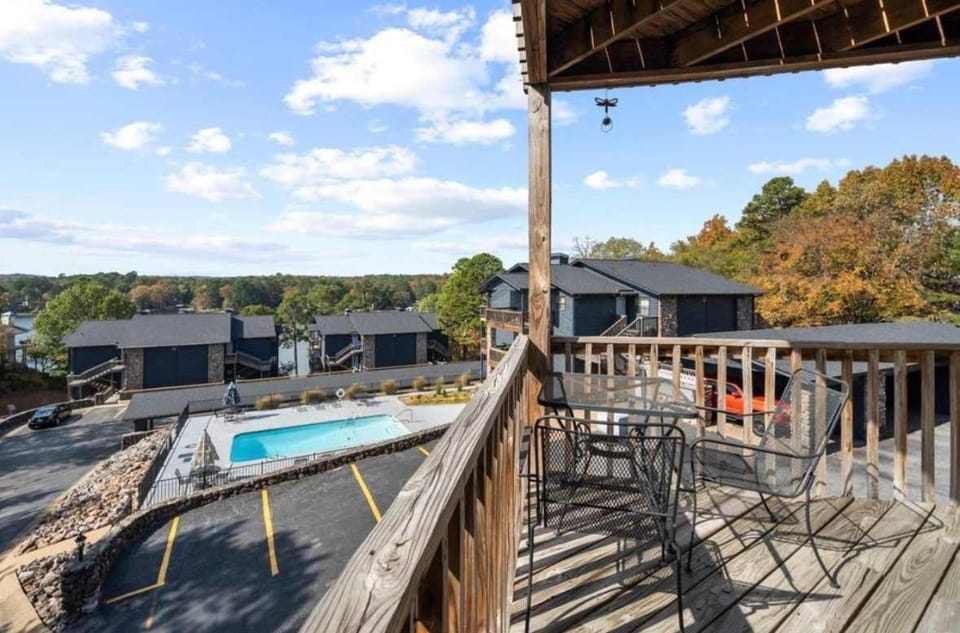 Hamilton Harbor Hideaway - Lake Views & Pool House in Rockwell