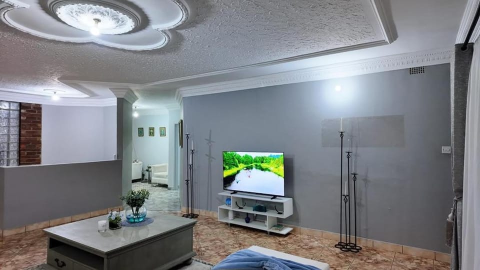 Communal lounge/ TV room, TV and multimedia