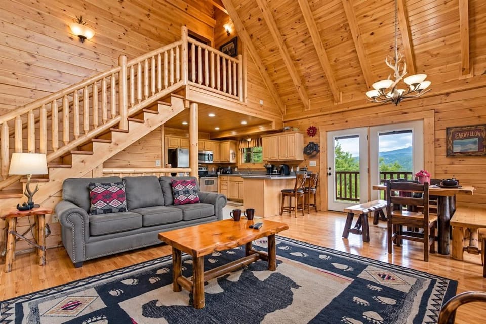 Perfect Mtn View Lodge Hot Tub 5BR Sleeps 18 House in Pigeon Forge