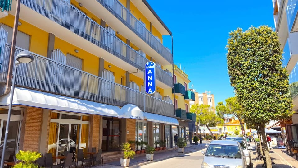 Property building, Facade/entrance, Day