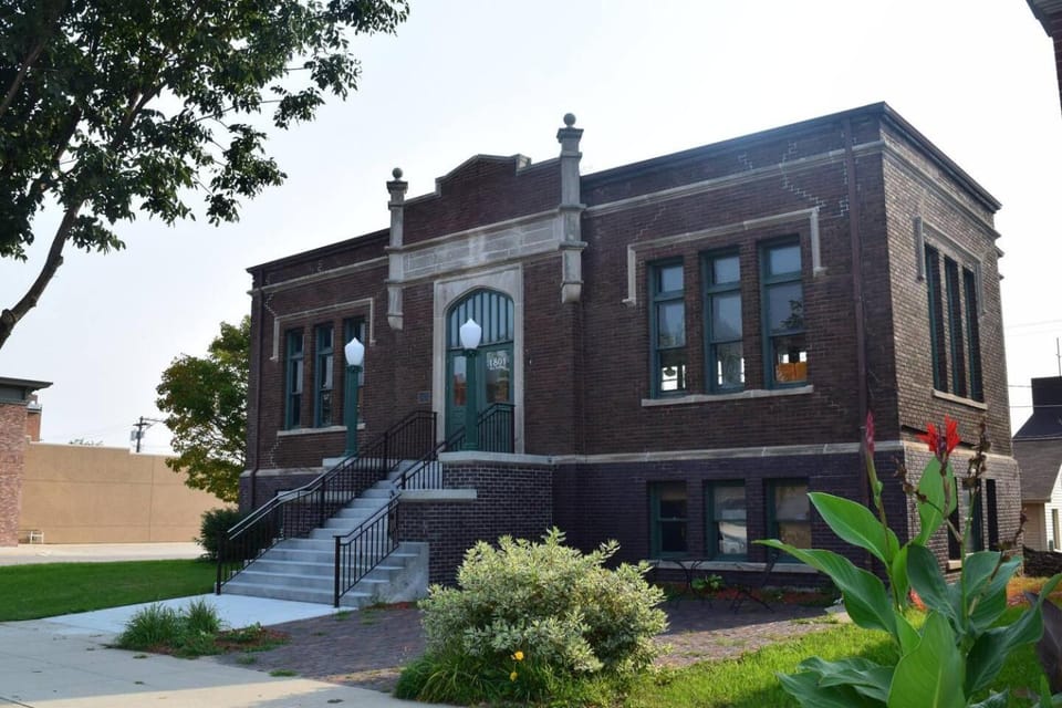 Property building, Facade/entrance, Garden