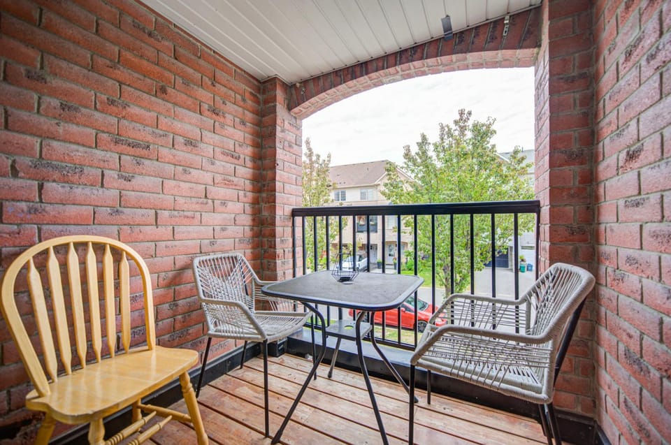 Balcony/Terrace, Seating area, Street view