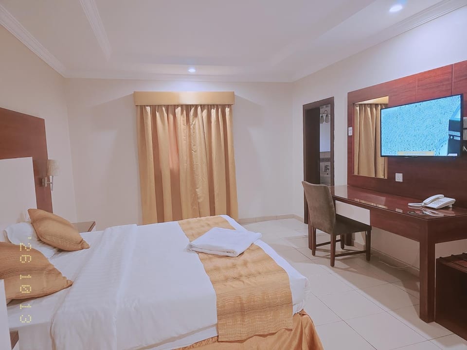 Communal lounge/ TV room, Bed, TV and multimedia, Photo of the whole room, Bedroom, hair dresser