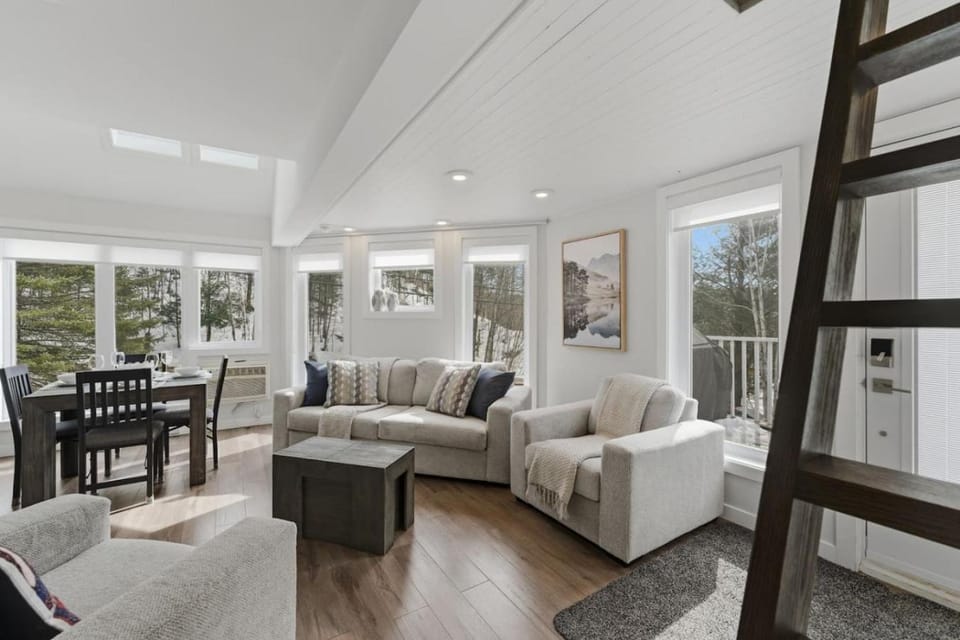 Mountain Tremblant-Ski-In-Ski-Out-Condo Apartment in Mont-Tremblant