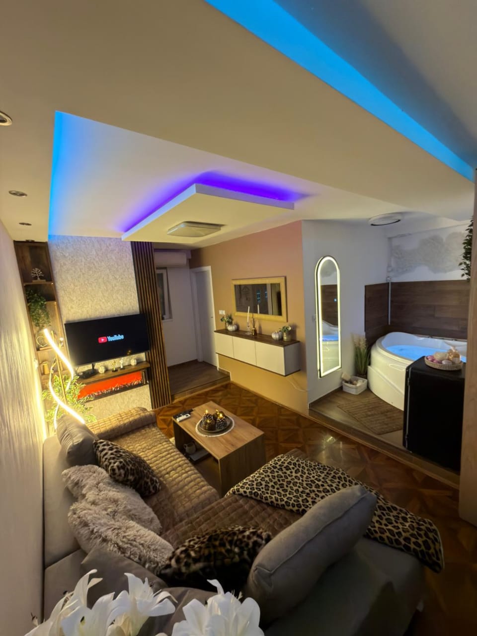 Communal lounge/ TV room, TV and multimedia, Living room, Photo of the whole room, Seating area, Evening entertainment