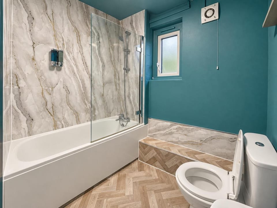 2Br Apt 7 sisters station Parking sleeps 6 stylish and comfy Apartment in London