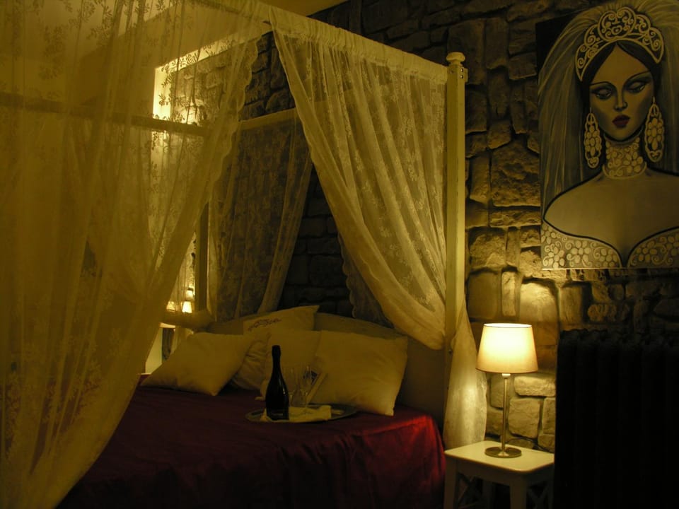 Bed, Decorative detail