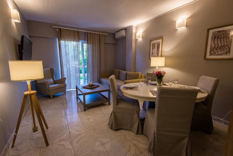 Living room, Seating area, Dining area