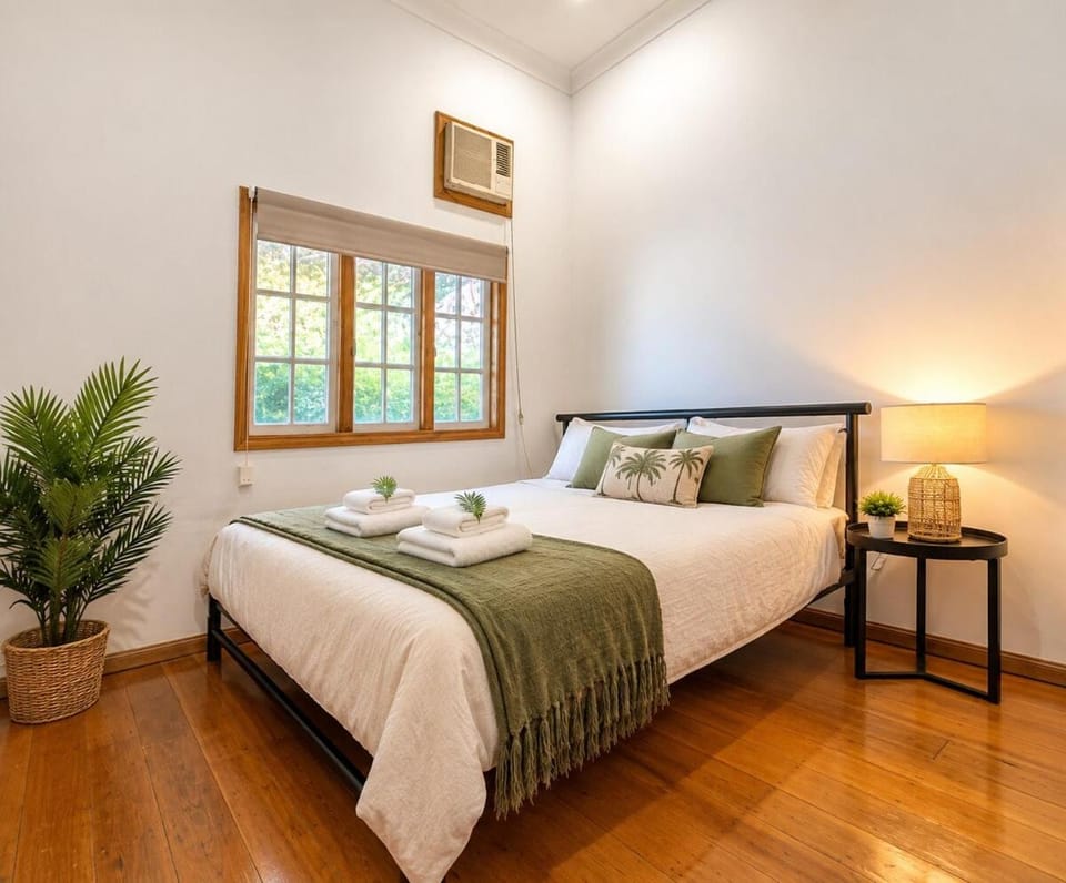 3BR Queenslander with Pool - Near Stadium, CBD House in Townsville