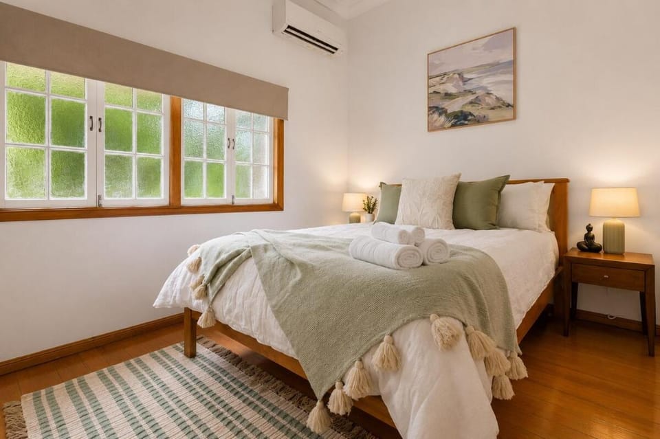 3BR Queenslander with Pool - Near Stadium, CBD House in Townsville