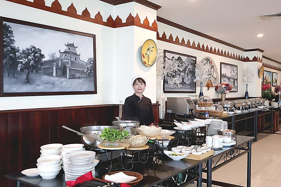 Restaurant/places to eat, Restaurant/places to eat, People, Food and drinks, Banquet/Function facilities