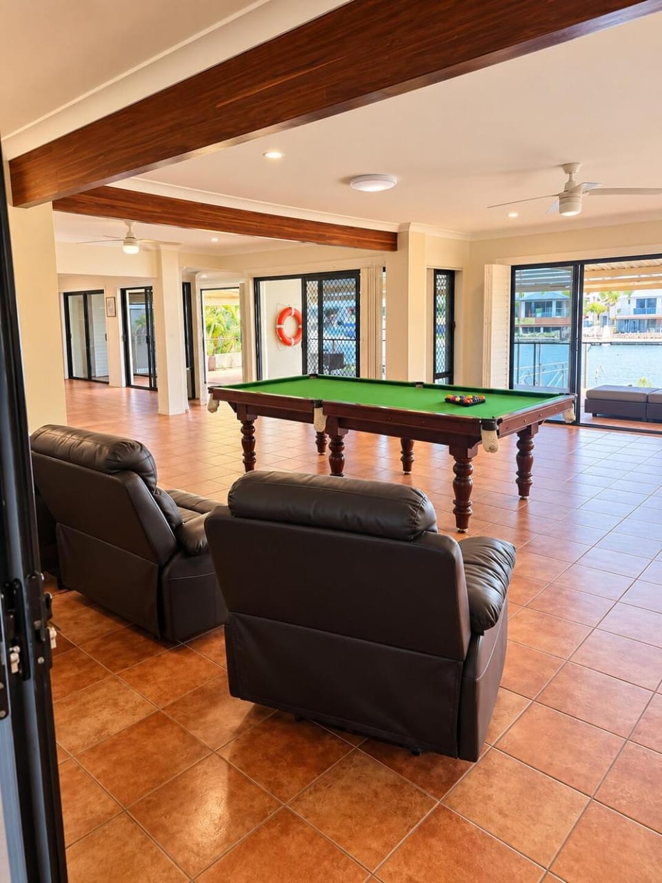 Billiard, Game Room, Seating area, Evening entertainment