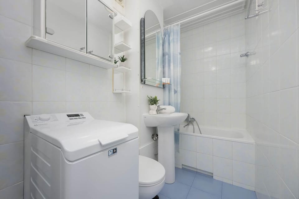 Toilet, Bathroom, Bath, towels, washing machine