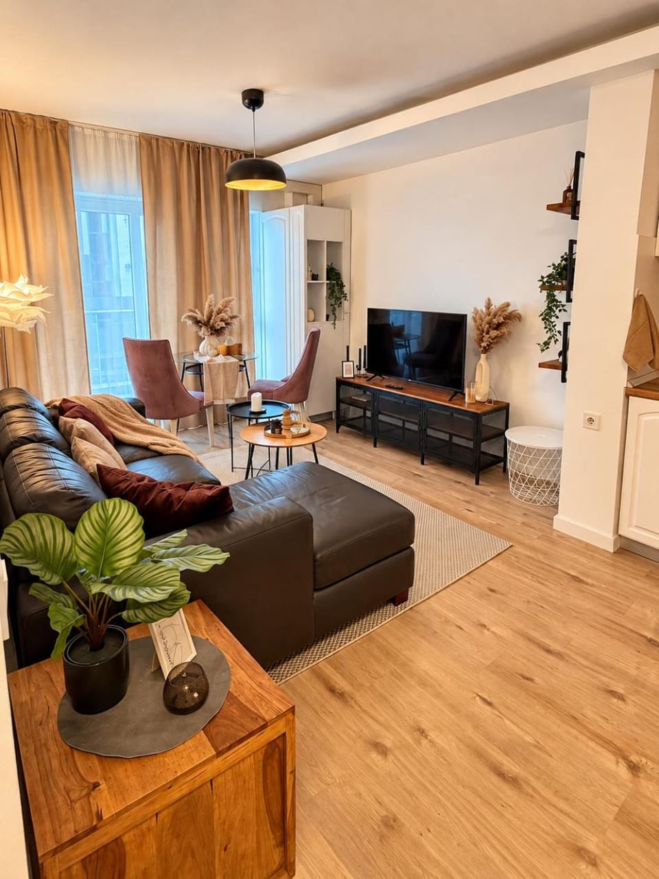 Communal lounge/ TV room, TV and multimedia, Living room, Seating area