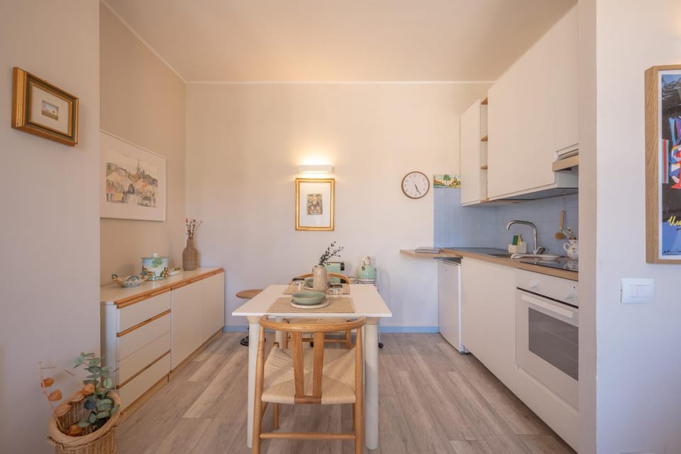 Kitchen or kitchenette, Dining area, pet friendly, stove