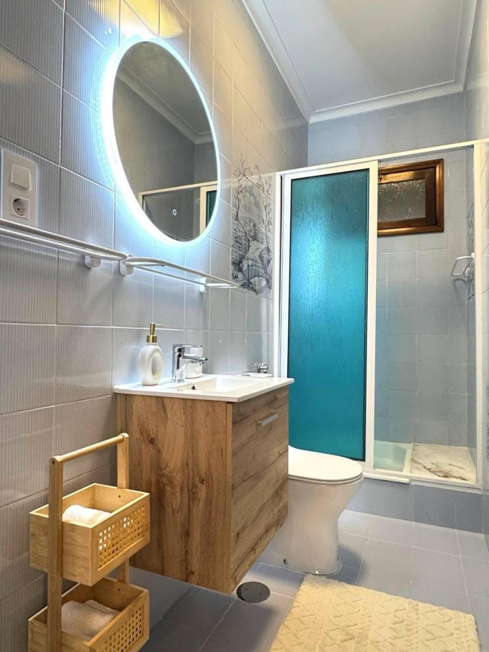 Shower, Bathroom, towels
