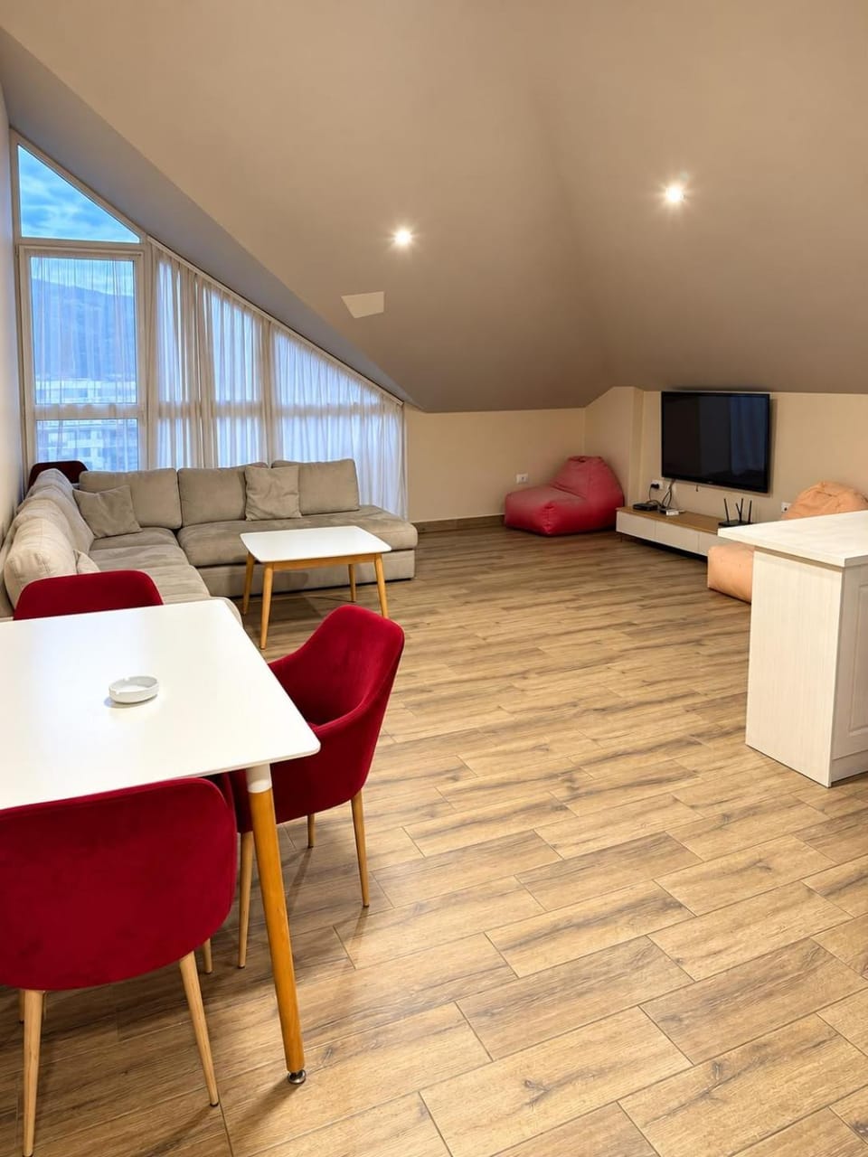 Communal lounge/ TV room, TV and multimedia, Evening entertainment