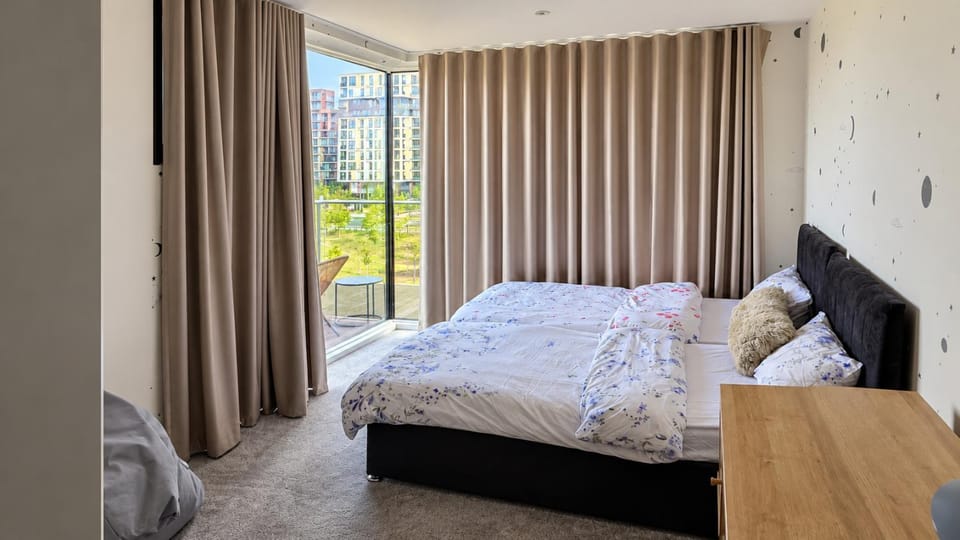 Bed, View (from property/room), Photo of the whole room, Seating area, Bedroom, furniture