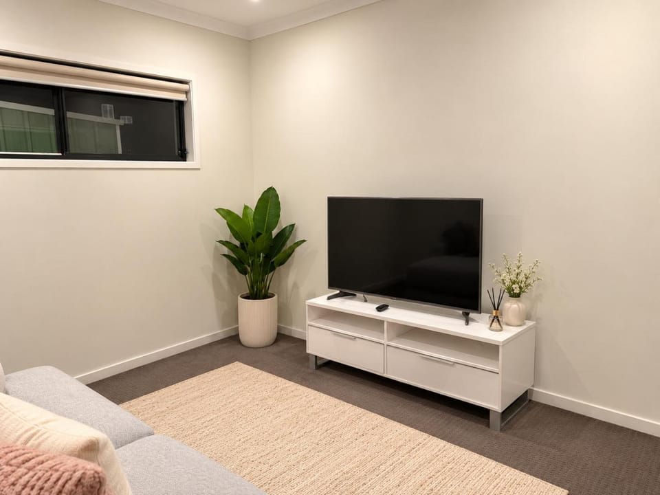 Morden 4BR Home close to everything Villa in Coomera