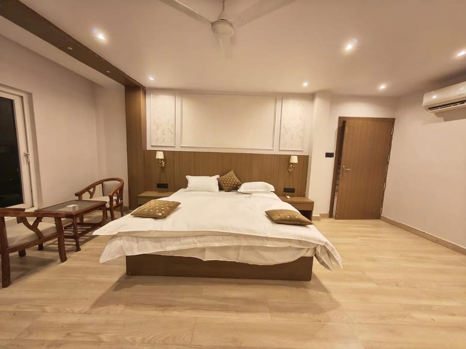 Hotel Saavi River Front Kinara Cafe Apartment in India