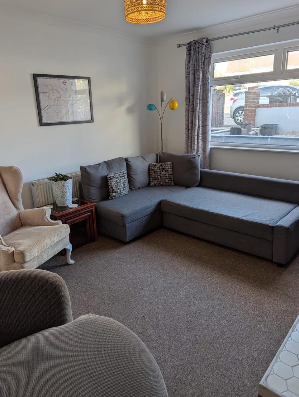 Spacious Group Stay Sleeps 12 House in Bristol