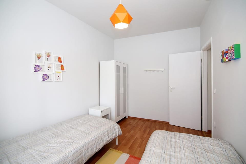 Property building, Spring, Day, Bedroom, On site, cot