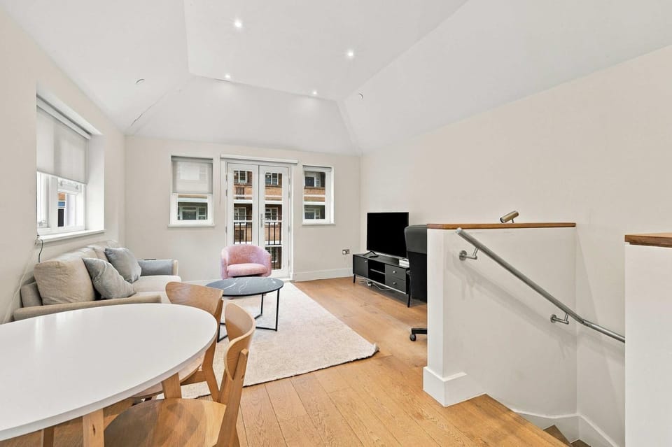 The Willow l 1 Bed l Lower Marsh Waterloo Apartment in City of Westminster