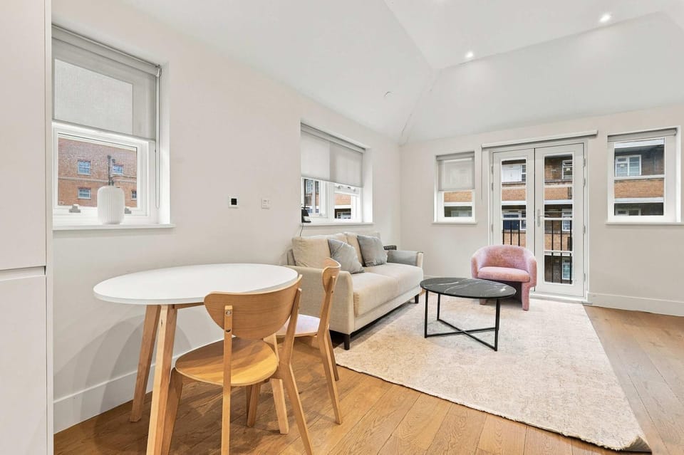 The Willow l 1 Bed l Lower Marsh Waterloo Apartment in City of Westminster
