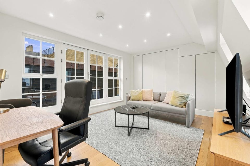 The Magnolia l 3 Bed l Lower Marsh Waterloo Apartment in City of Westminster