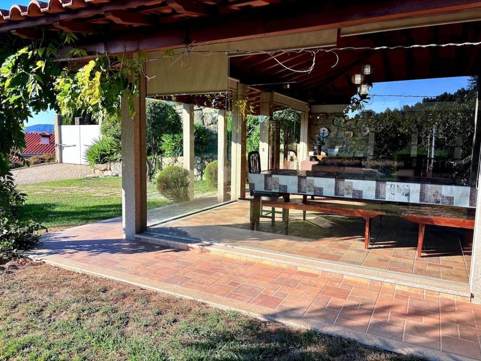 Portela DArcada Country House 5 bedrooms and pool Villa in Porto District