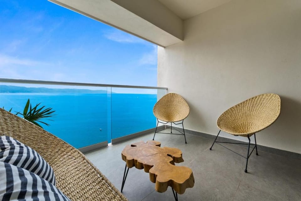 Natural landscape, View (from property/room), Balcony/Terrace, Seating area, Sea view