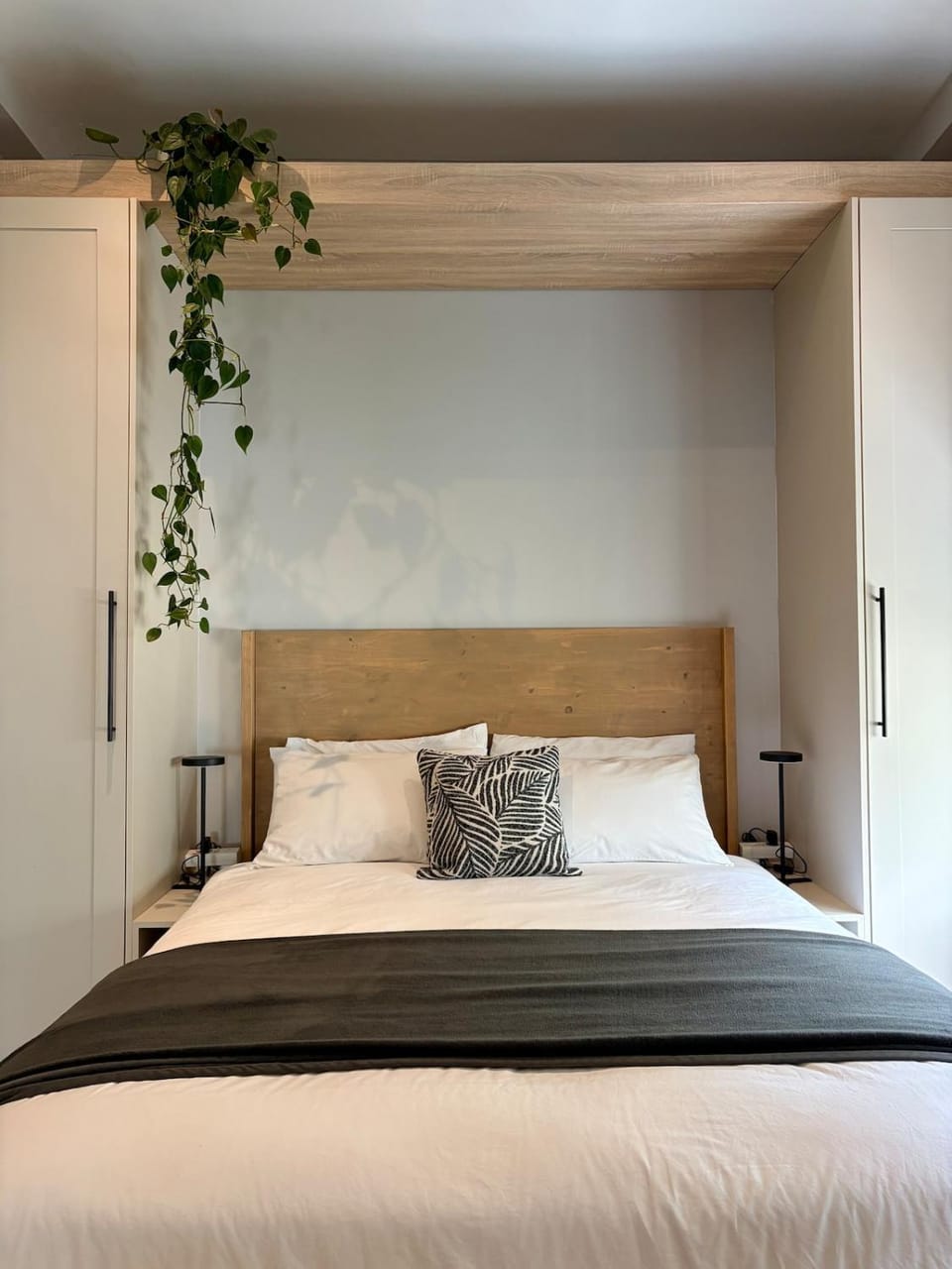 Stylish Garden Flat in Rondebosch and Secure Parking Apartment in Cape Town