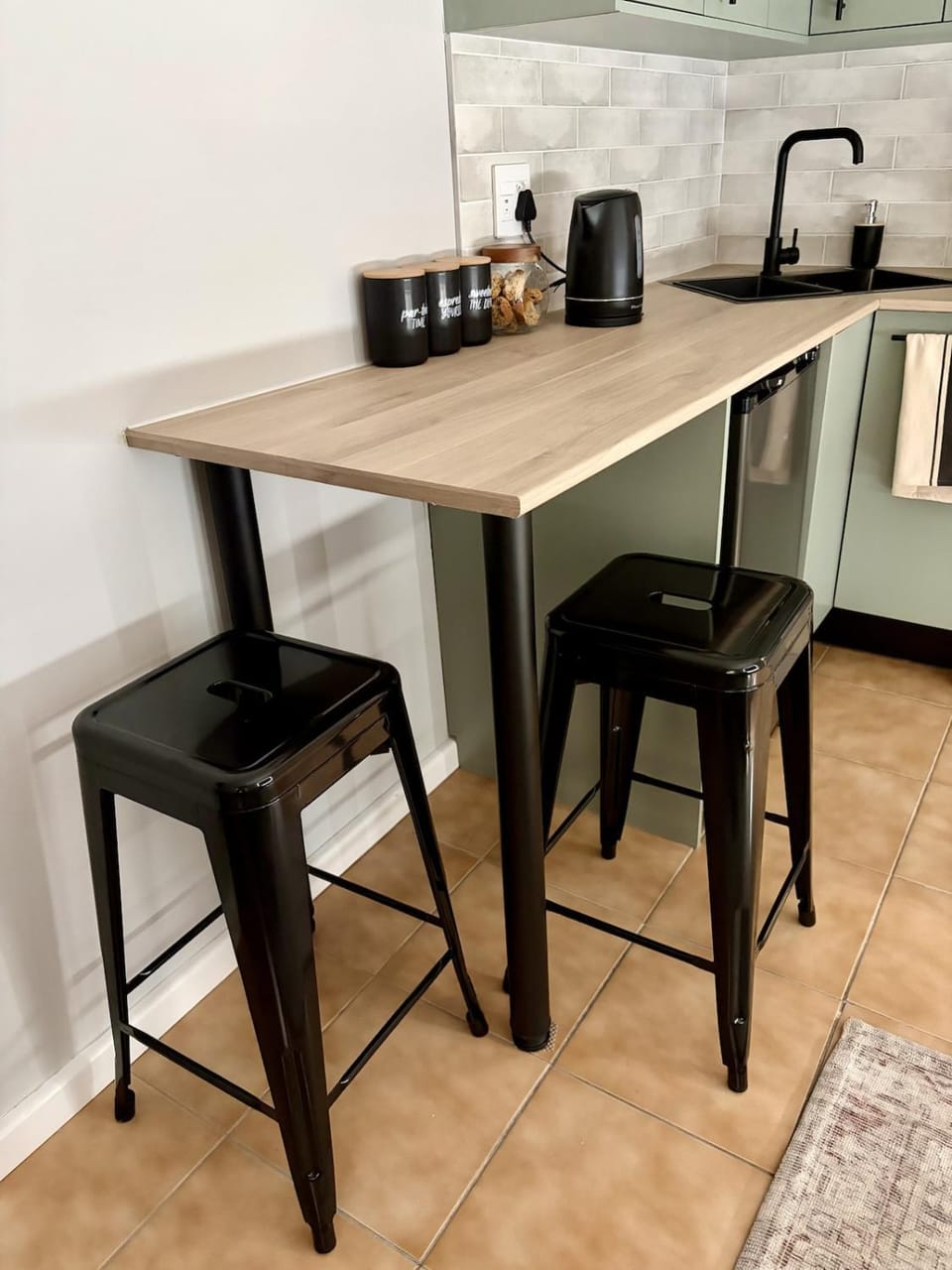 Stylish Garden Flat in Rondebosch and Secure Parking Apartment in Cape Town