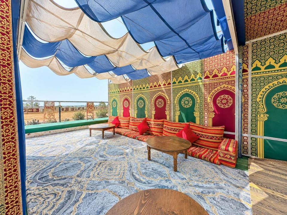 Balcony/Terrace, sunbed