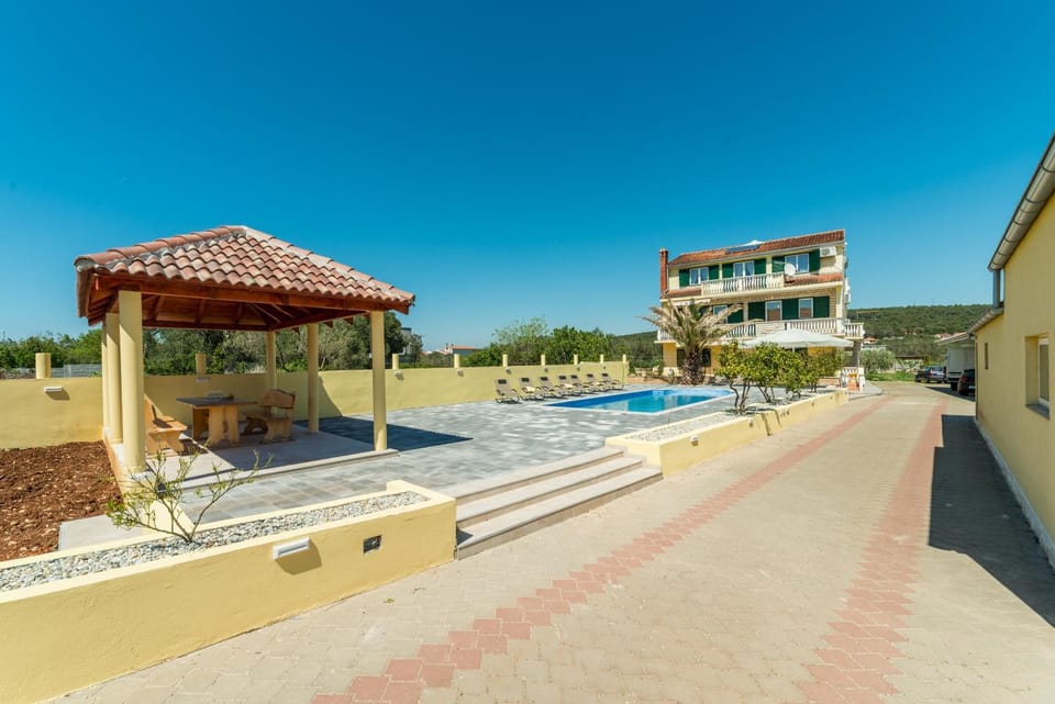 Area and facilities, Swimming pool, Swimming pool
