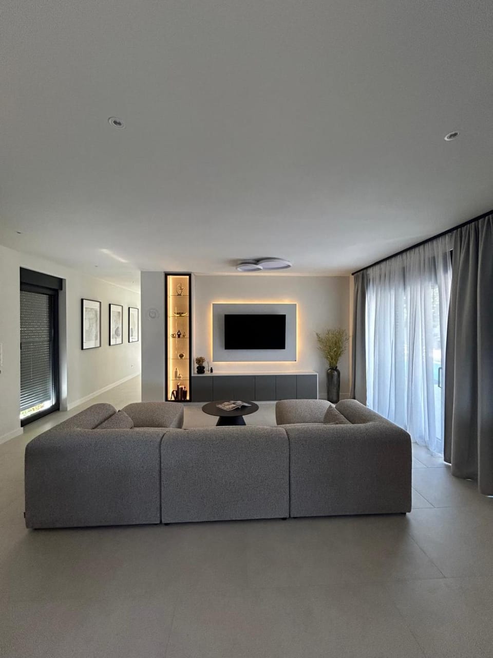 Communal lounge/ TV room, Living room, Evening entertainment