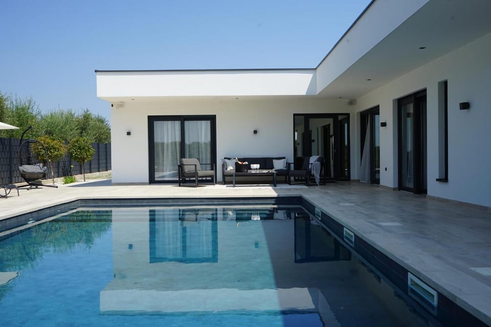 Property building, Pool view, Swimming pool