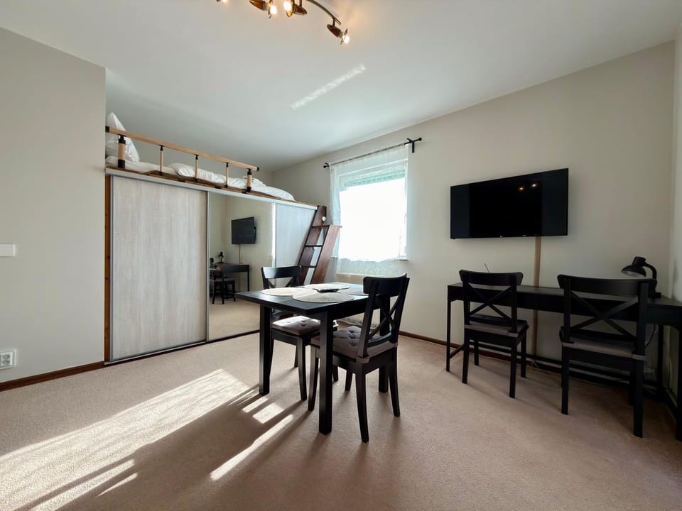 TV and multimedia, Dining area, Evening entertainment