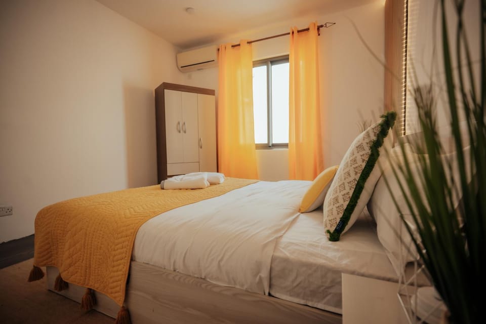 Bed, Photo of the whole room, wardrobe, air conditioner