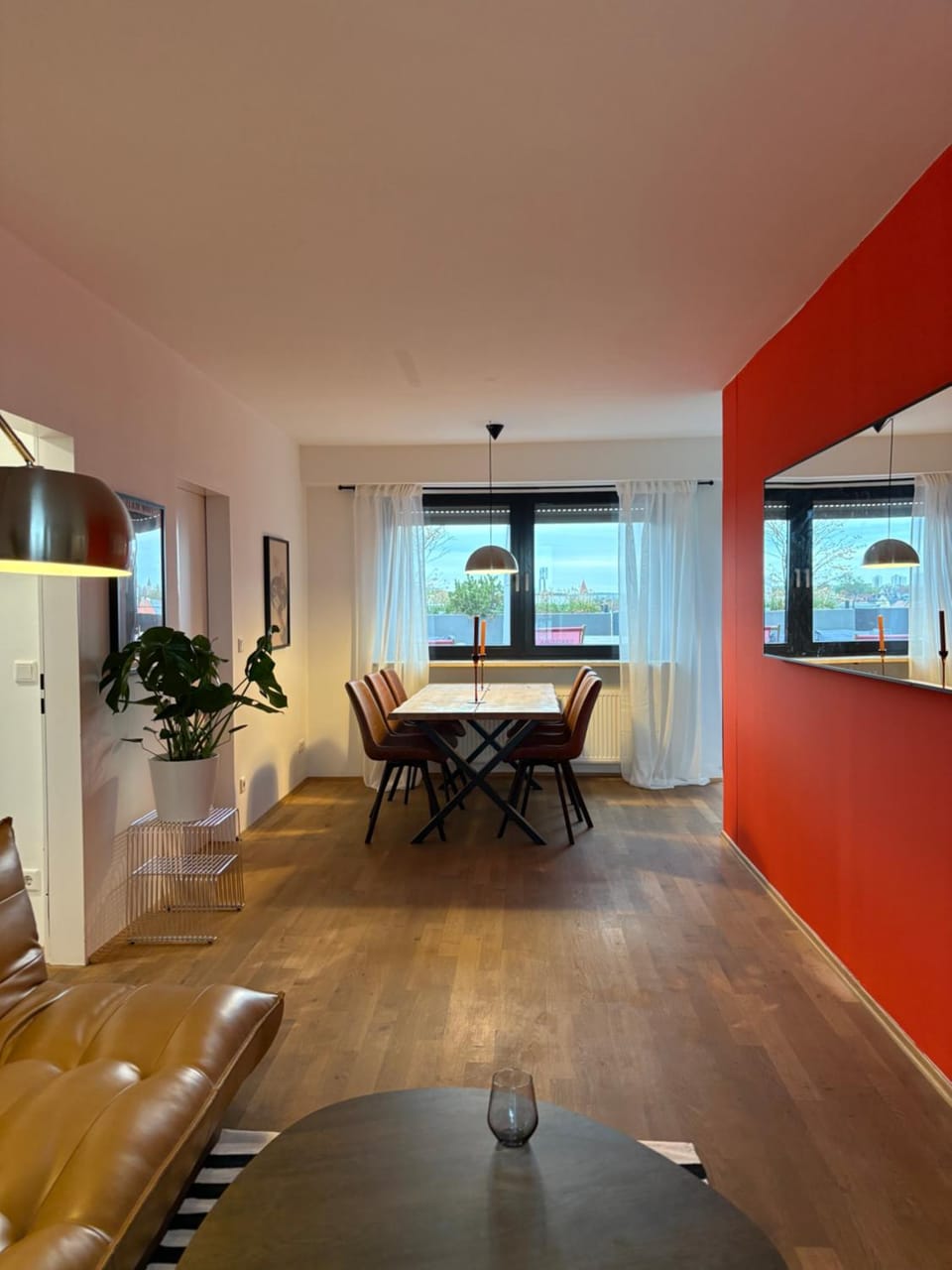 TV and multimedia, Kitchen or kitchenette, Living room, Seating area, Dining area
